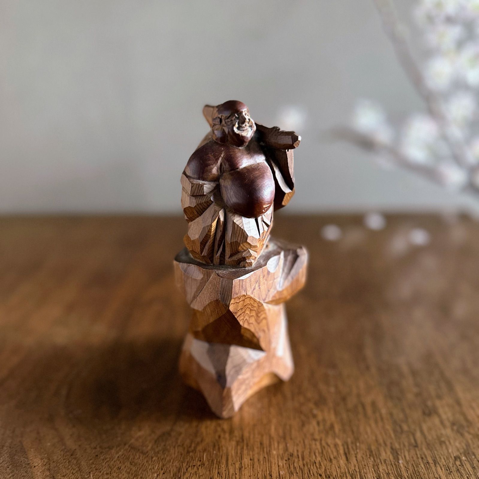 木彫り　一刀彫り　布袋　台付き 一位一刀彫 布袋様 伝統工芸品 鈴木彫刻