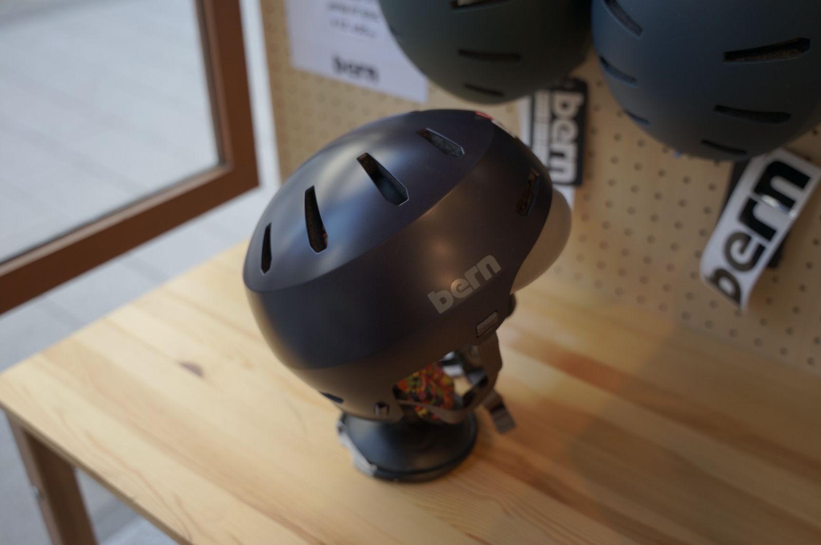 bern/バーン】MACON VISOR 2.0 Mサイズ【新品】自転車ヘルメット