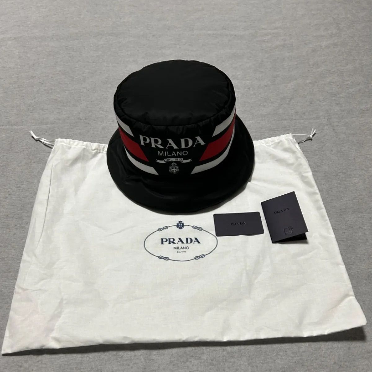 PRADA ナイロン バケットハット コムドット やまと レセラフィム 着用 