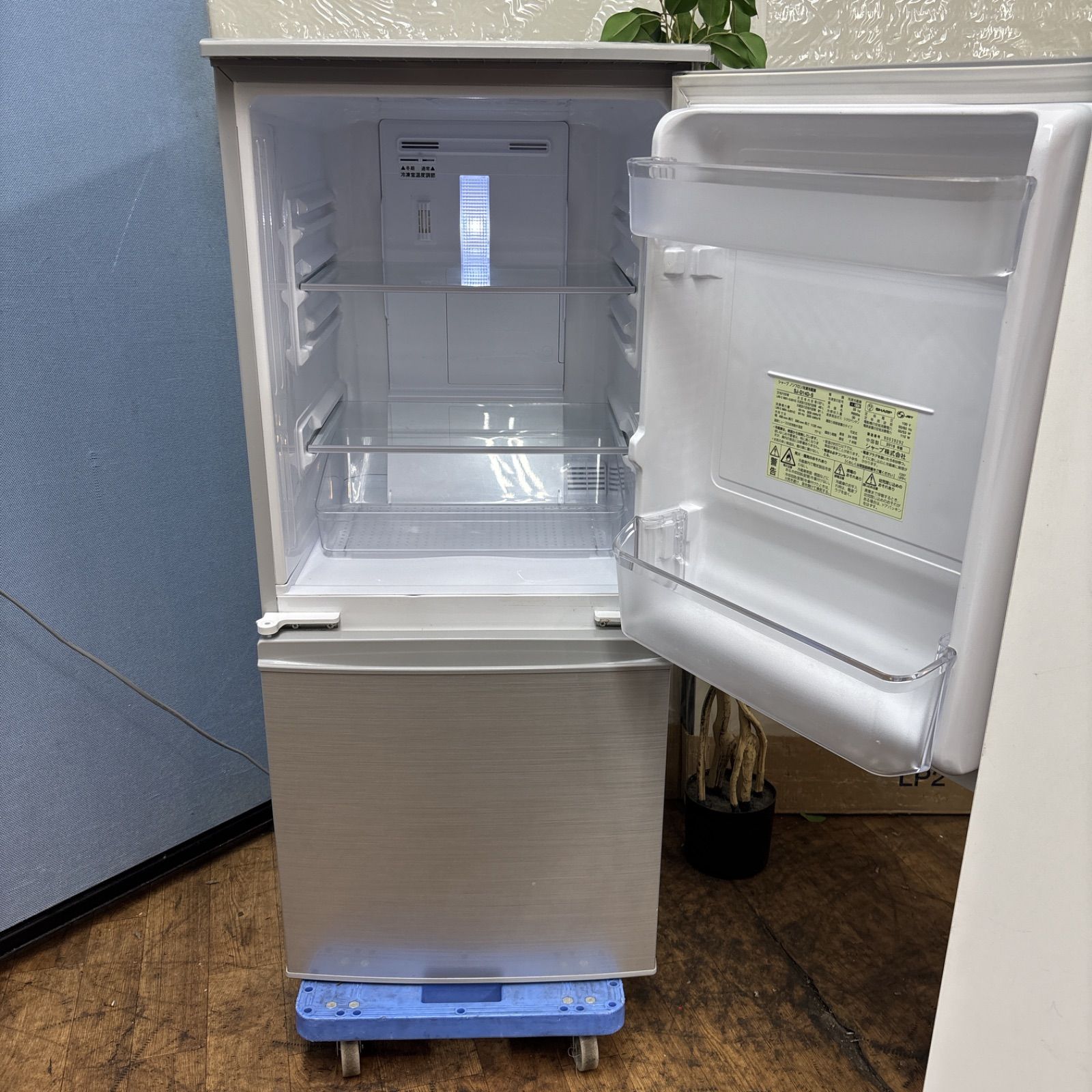I386 名古屋市近郊配送設置無料 SHARP 冷蔵庫 137L 2ドア 動作 済 クリーニング済 WWW_KANDAIZUMI_COM