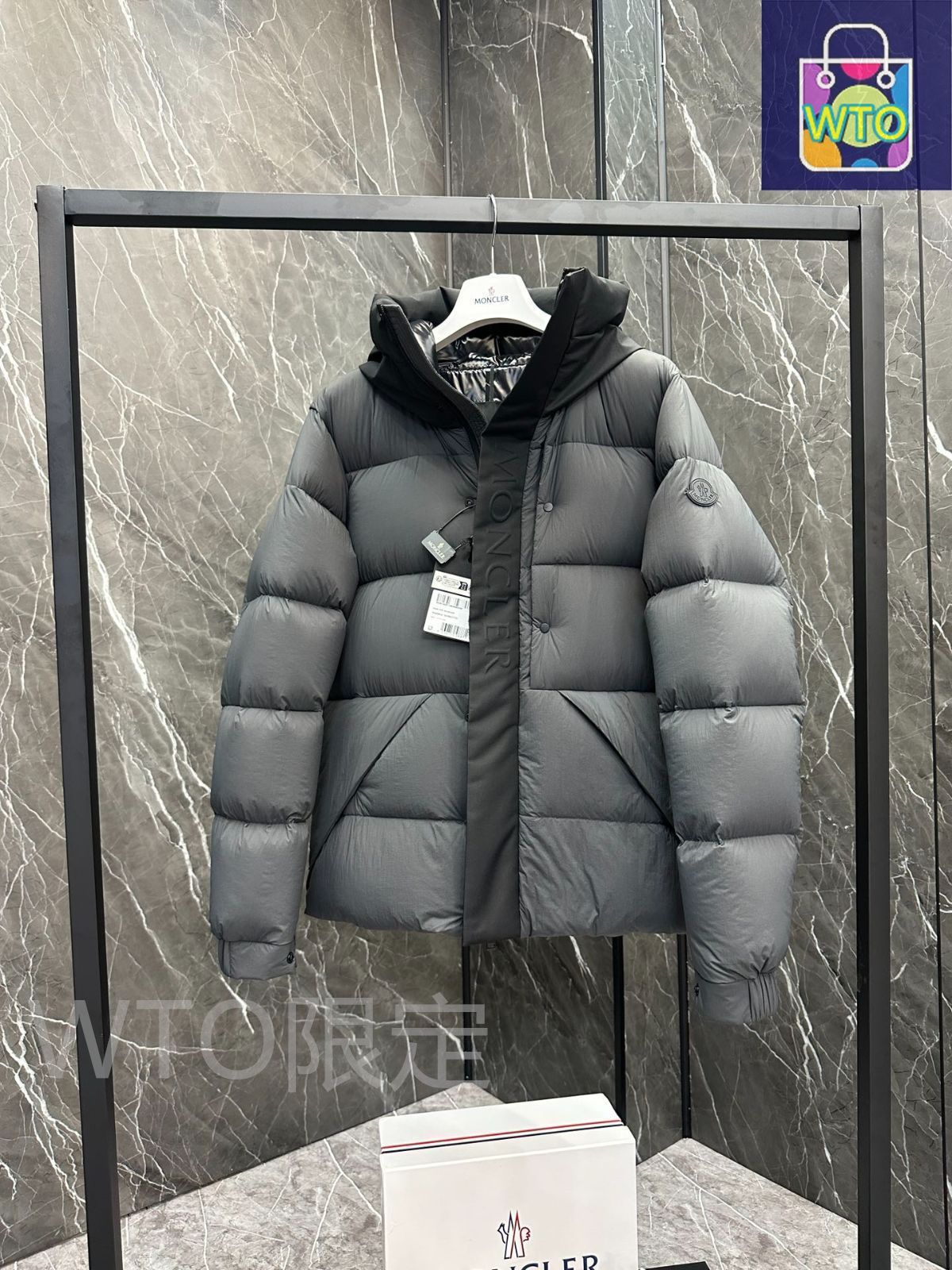 MONCLER MADE IN ITALY (モンクレ–ル)✅ MONCLERモンクレール 灰色の短い男性｜本日限定特価｜新品未使用