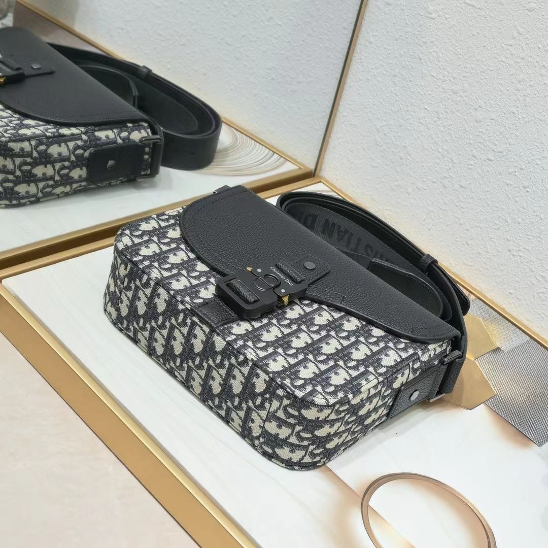 セールスDIOR Saddle ショルダーバッグ - メルカリ