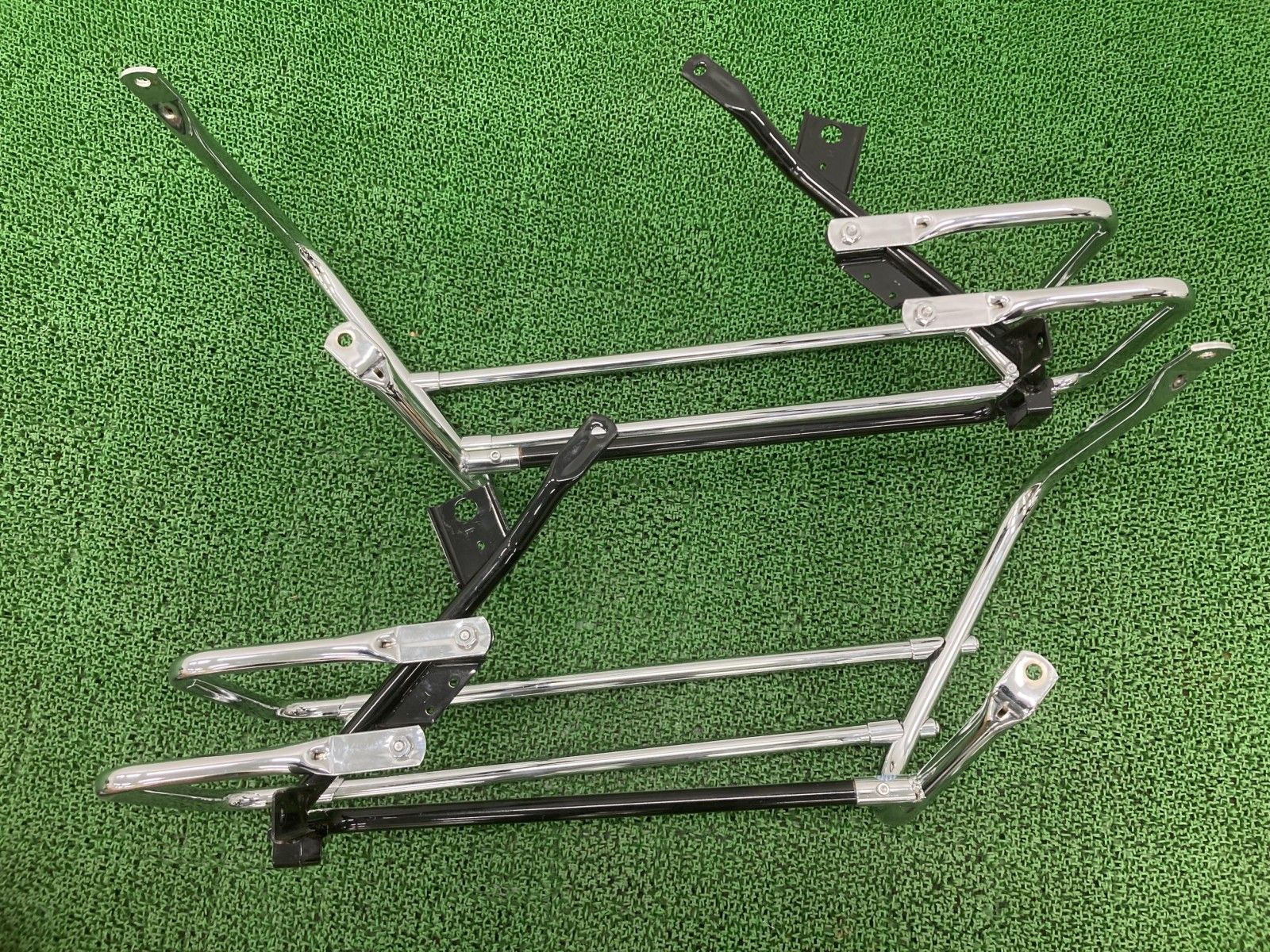ツーリング パニアケースガード 左右 ハーレー 純正 中古 ツインカム用 TC パニアケースステー コンディション良好 曲がり無し 16 ツーリング パニアケースガード 左右 ハーレー 純正 バイク 部品