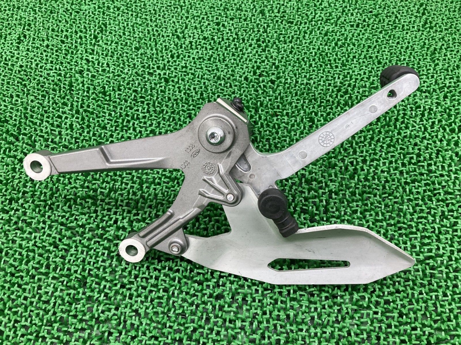 カワサキ H2 ステップ 純正 左 0 ZXT02J 中古 バイク ステップの中古品