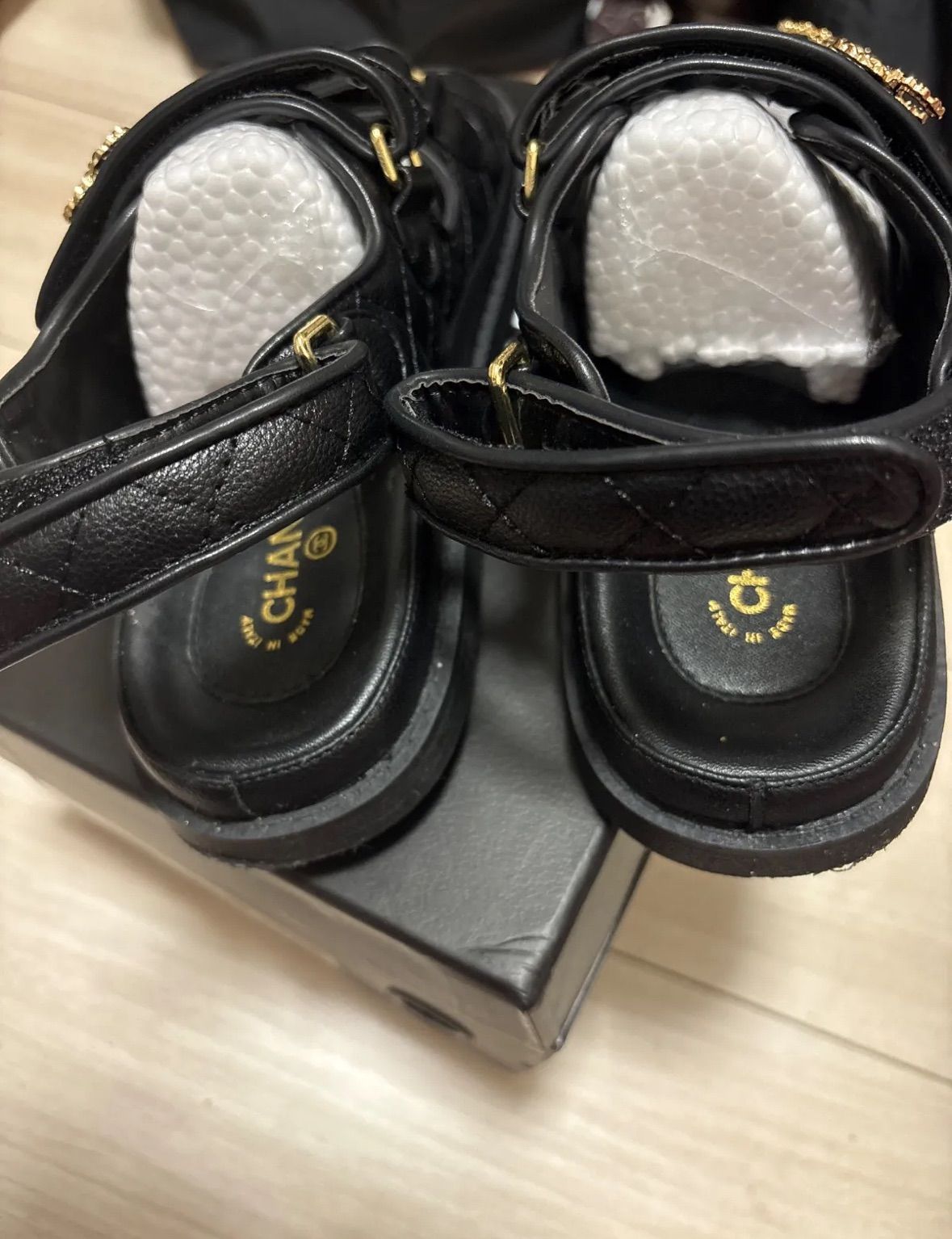 訳あり　CHANEL ブラック スポーツサンダル　正規品 CHANEL スポーツサンダル ブラック 黒 フラット 36.5 23.5