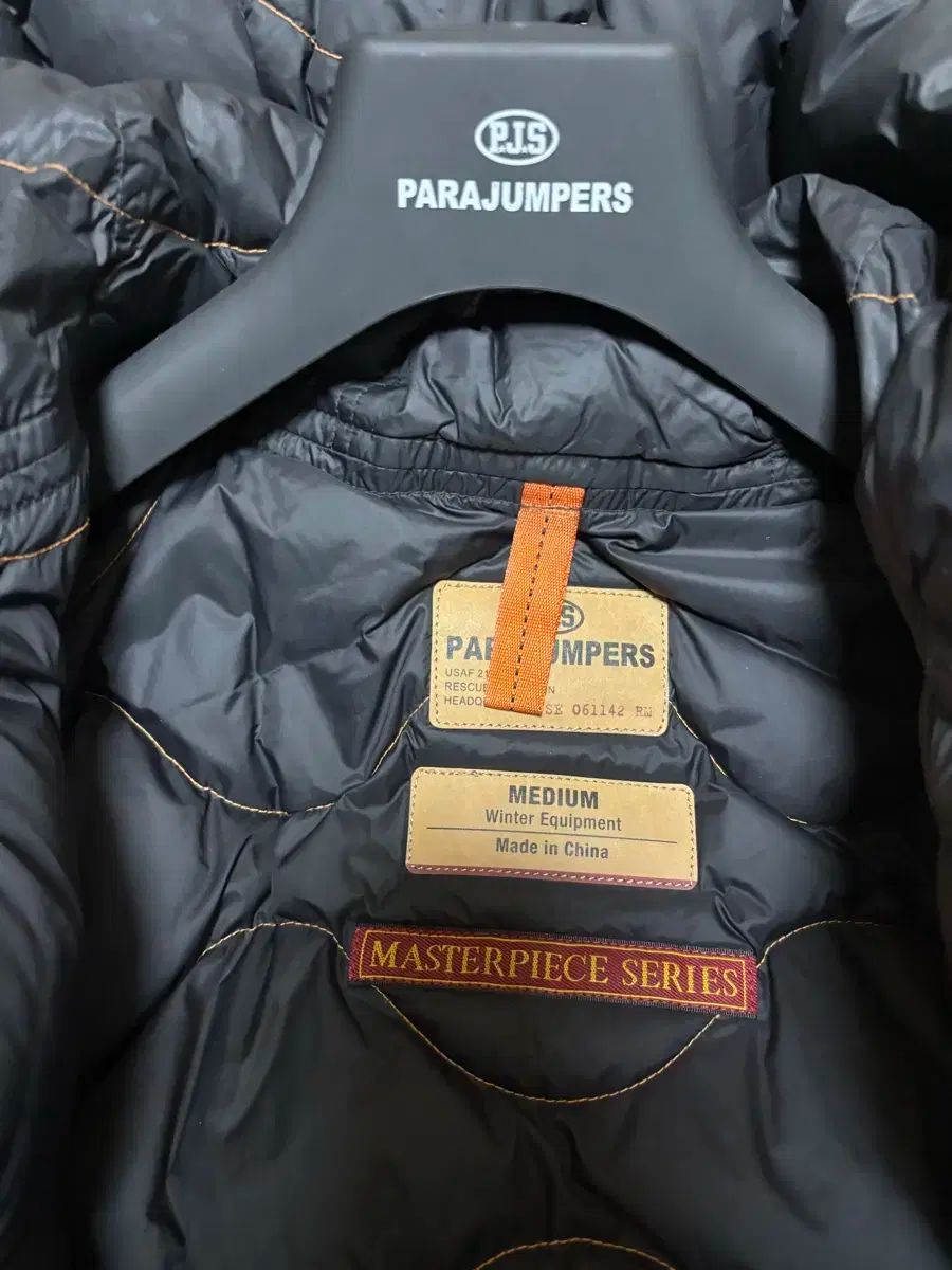 PARAJUMPERS