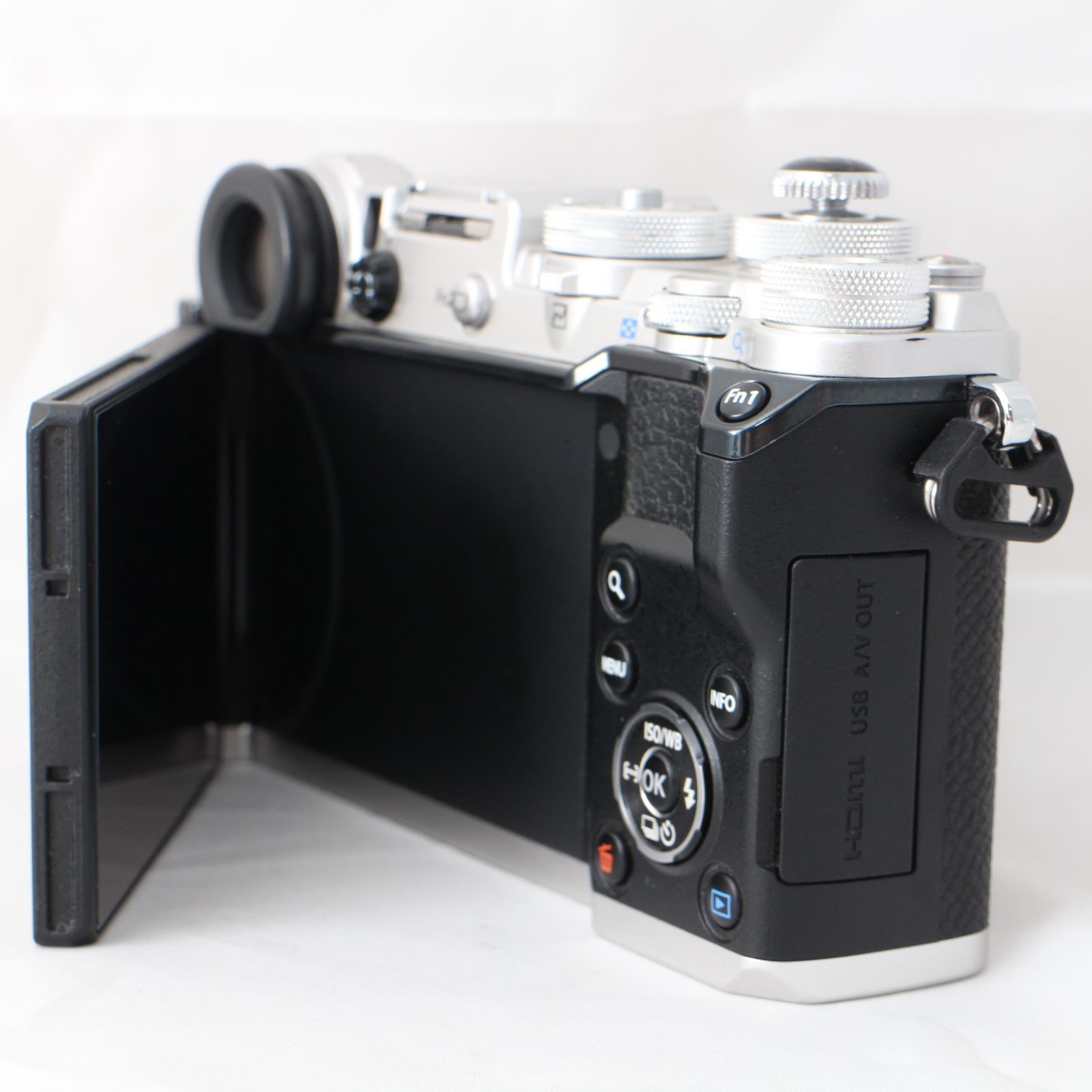 ☆新品級・ショット数2913☆ OLYMPUS PEN-F シルバー ミラーレス一眼
