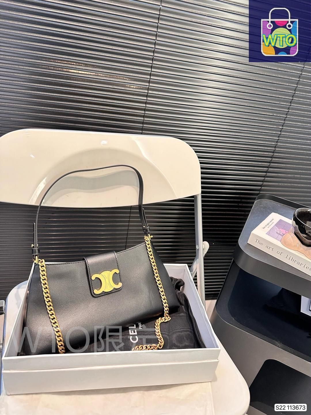 CELINE ショルダーバッグ ロゴパターン CELINE ロゴ入りショルダーバッグ# - メルカリ