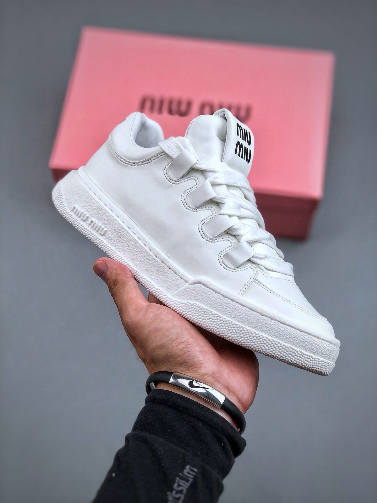 miumiuカジュアル白靴です