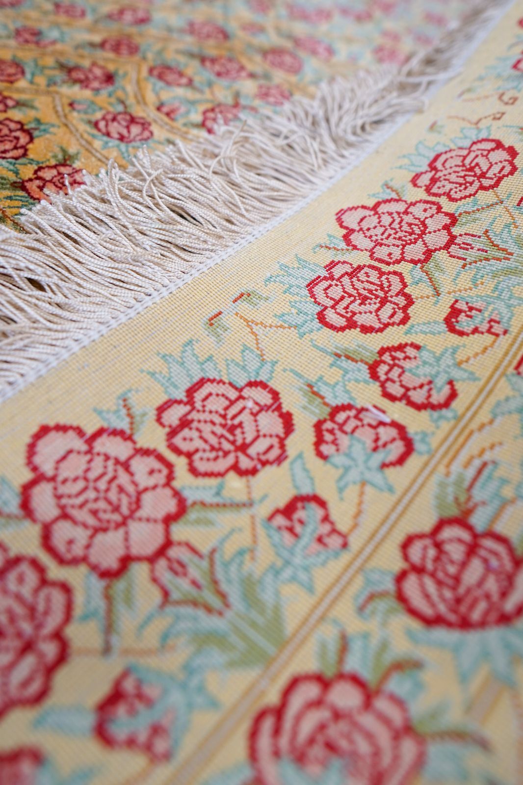 150×100cm ペルシャ手織りクム産のシルク100%絨毯 証明書付