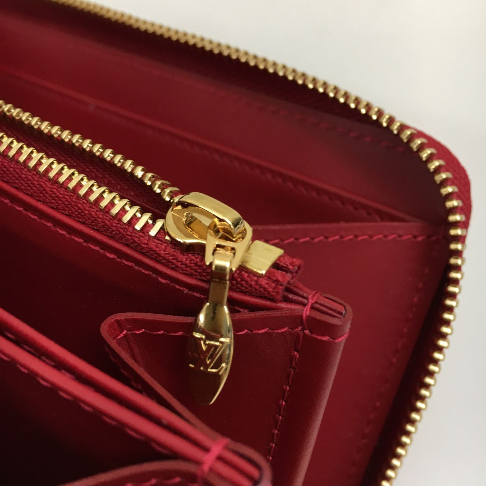 ルイヴィトン LOUIS VUITTON ジッピーウォレット ヴェルニ ローズ 