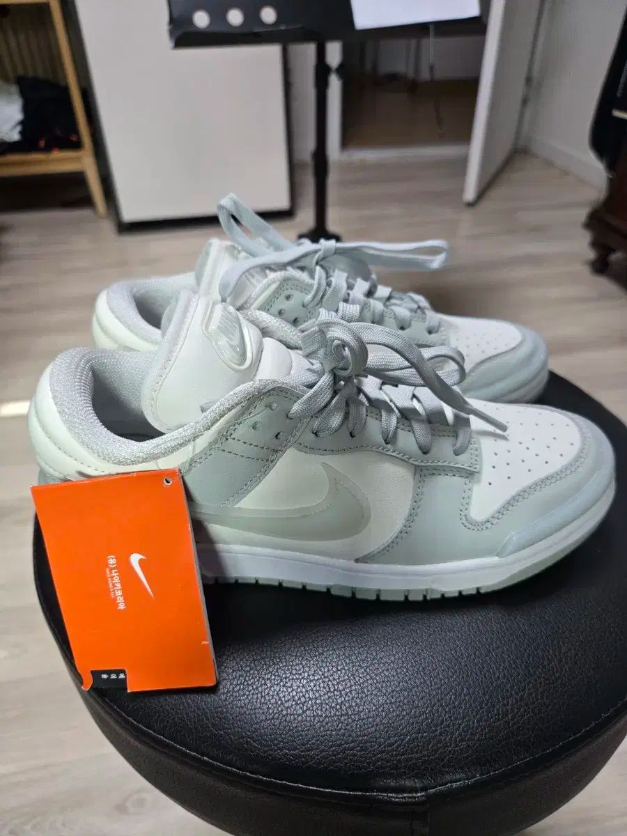 【雷市場（ポンジャン）商品韓国直送】 NIKE(ナイキ) スニーカー