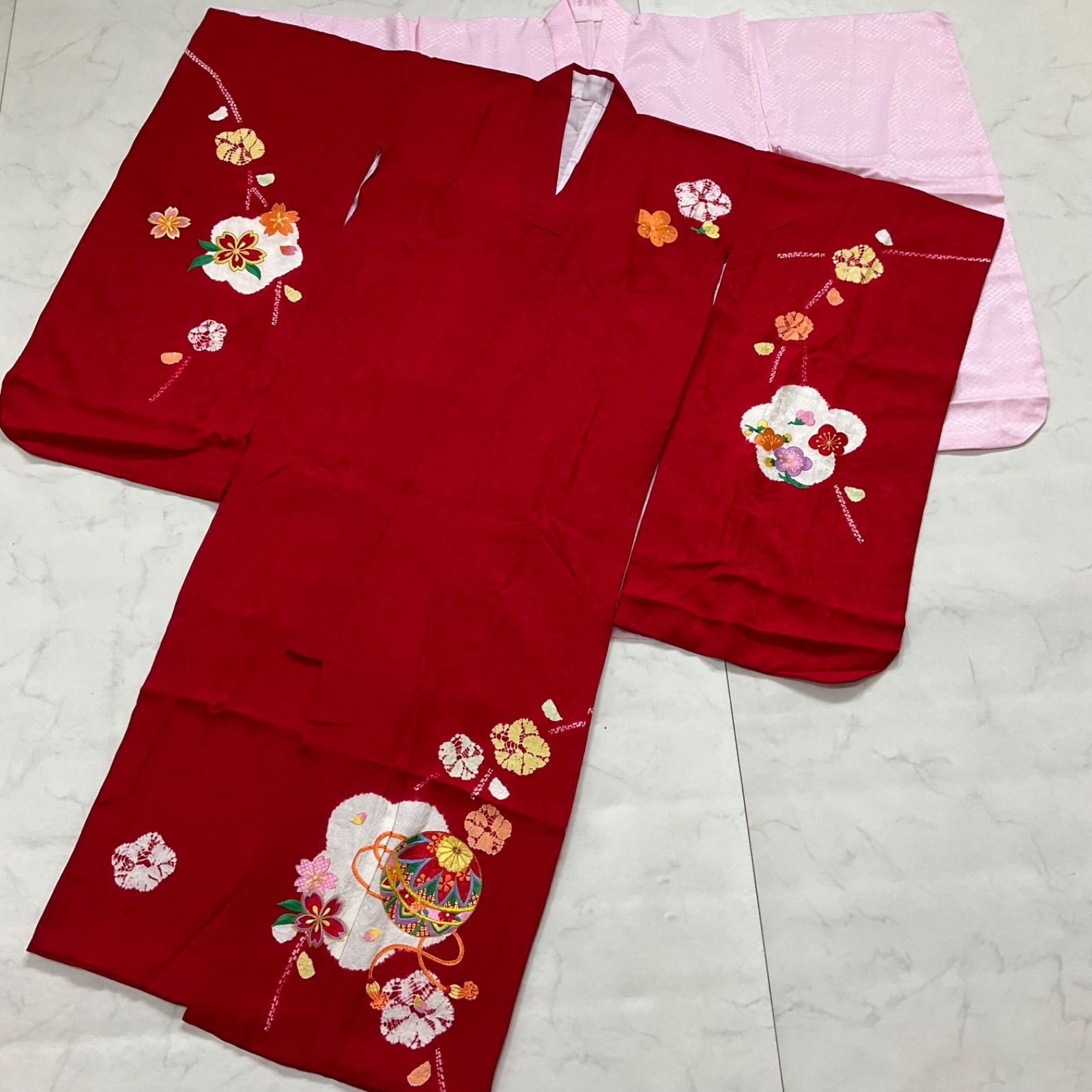 ◆kimono one◆ 同然◆7歳くらい用◆女の子着物◆紅色◆正絹◆子供着物◆手絞りと刺繍◆パック襦袢付き◆七五三◆袷◆裄59.5㎝肩丈128.5㎝◆七五三お詣り女の子着物こどものひお正月卒業式十三詣り◆G310