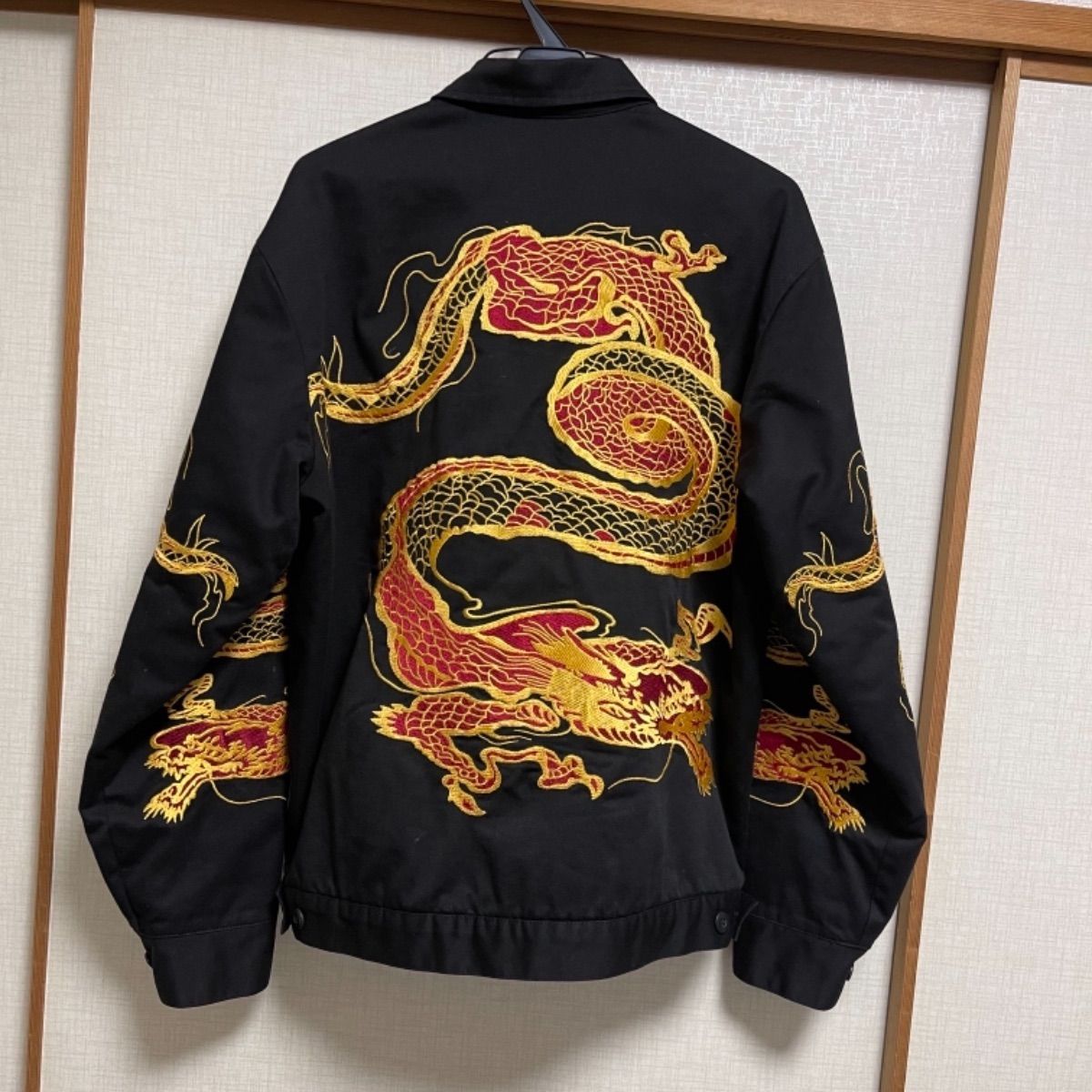 最終値下げ中！Supreme Dragon Work Jacket Black - メルカリ