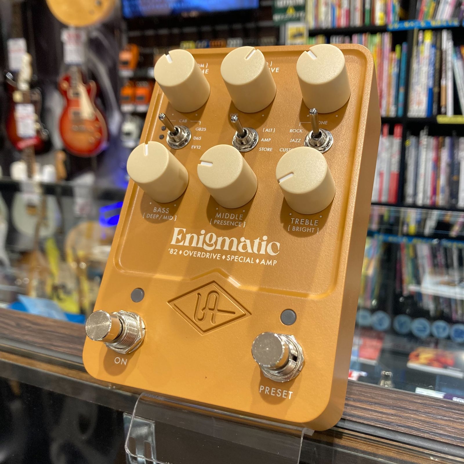 １台 UNIVERSAL AUDIO UAFX Enigmatic 82 Overdrive Special Amp