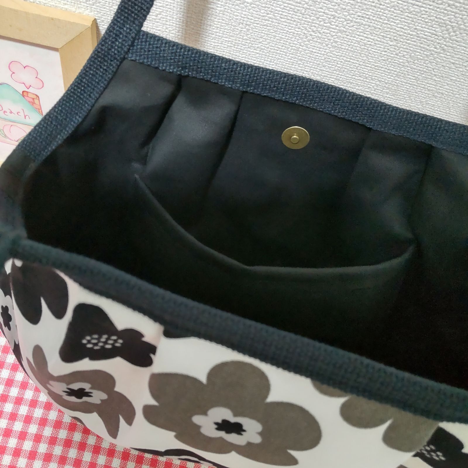 アンちゃん様　ご参考　ハンドメイド 黒 リネン 花柄 グラニーバッグ グラニーバッグ（北欧風＊花柄＊グレー ブラック） - メルカリ