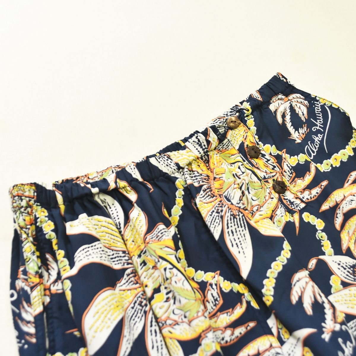 ビームス　サンサーフ　パンツ　新品　タグ無し SUN SURF x BEAMS BOY ハワイアン イージーパンツ - メルカリ