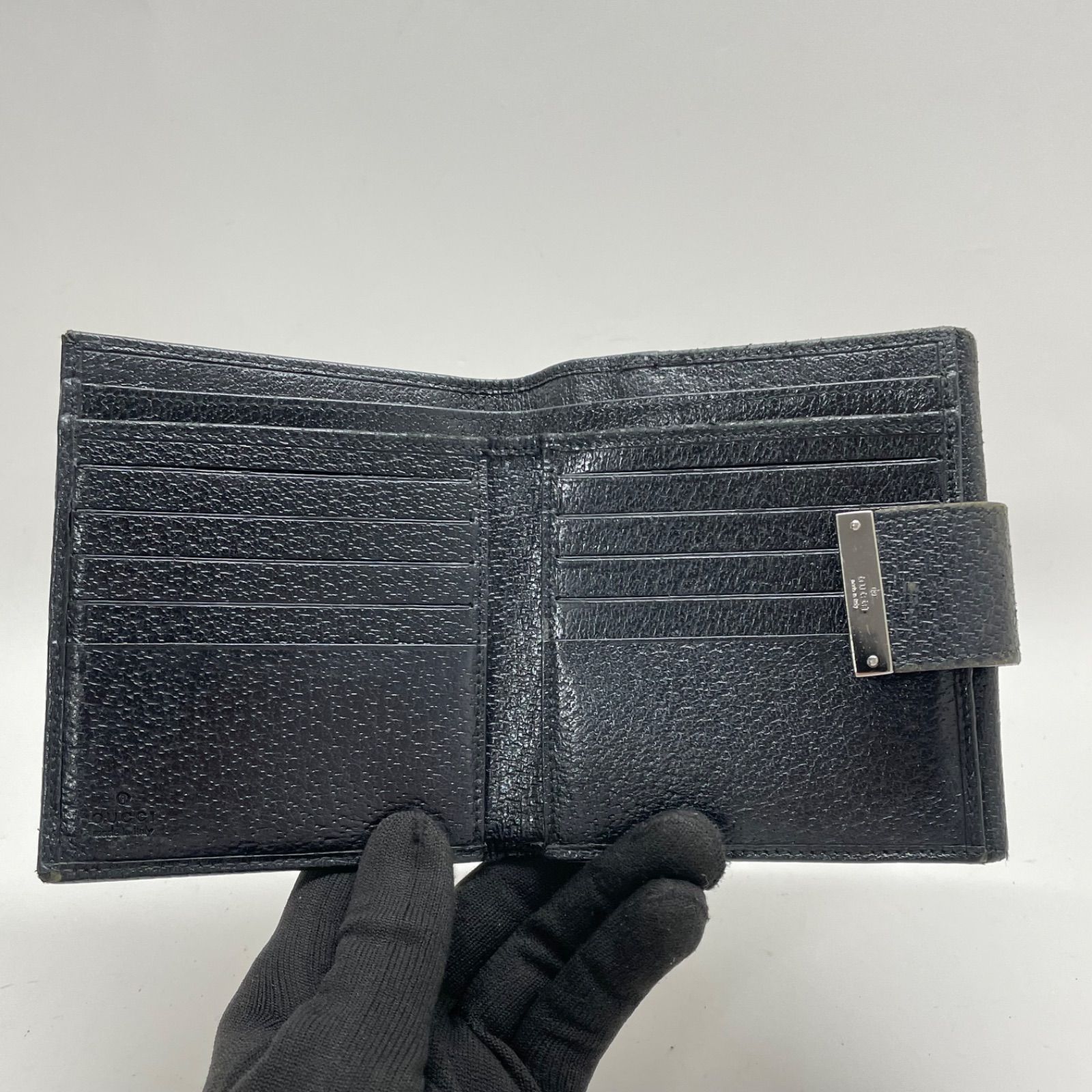 他サイト完売! 廃盤激レア! GUCCI グッチ 高級レザー 二つ折り財布 2287 GUCCI グッチ 折り財布 Wホック ブラック レザー シルバー