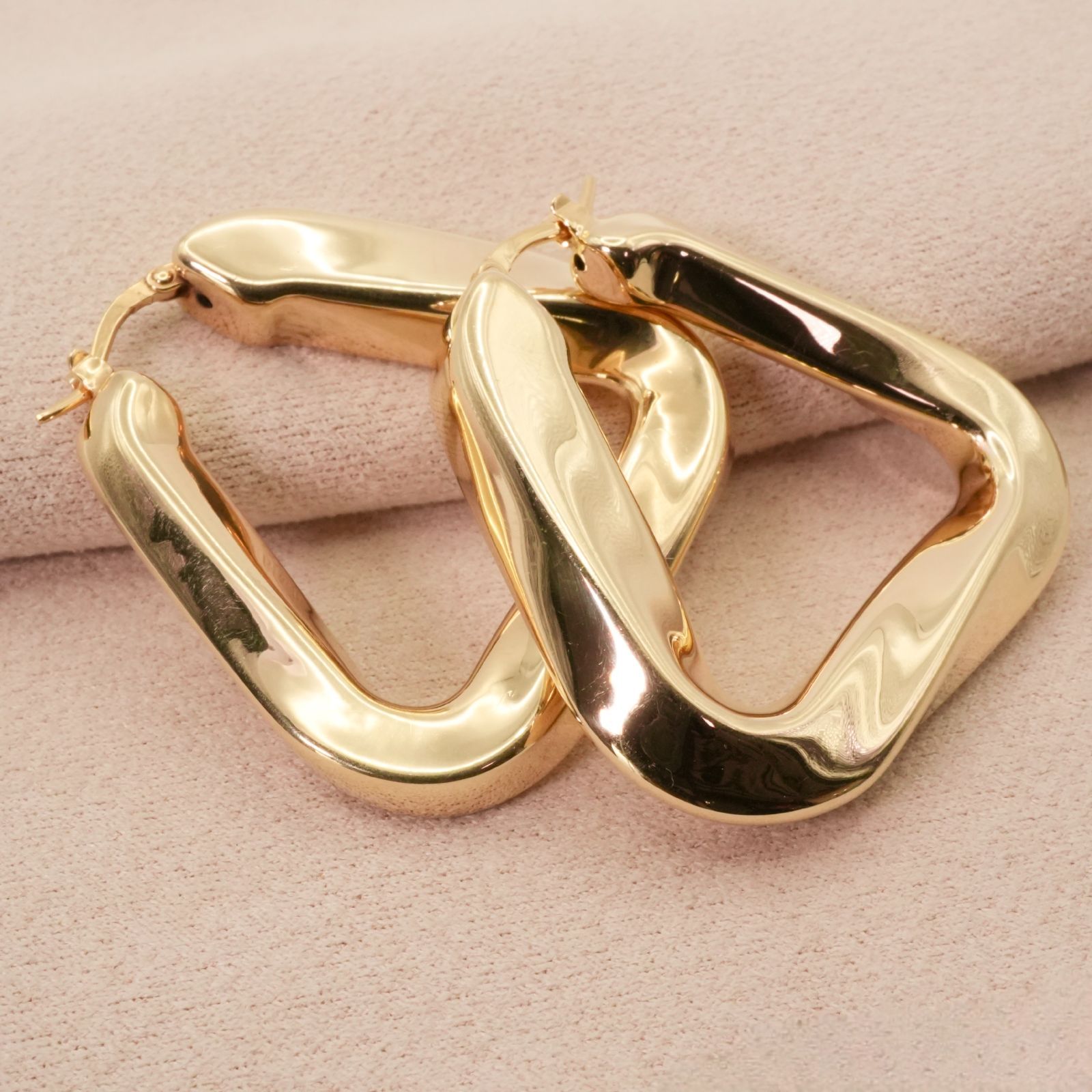 ボッテガヴェネタ ツイスト フープ トライアングル ピアス/25-1223箱  