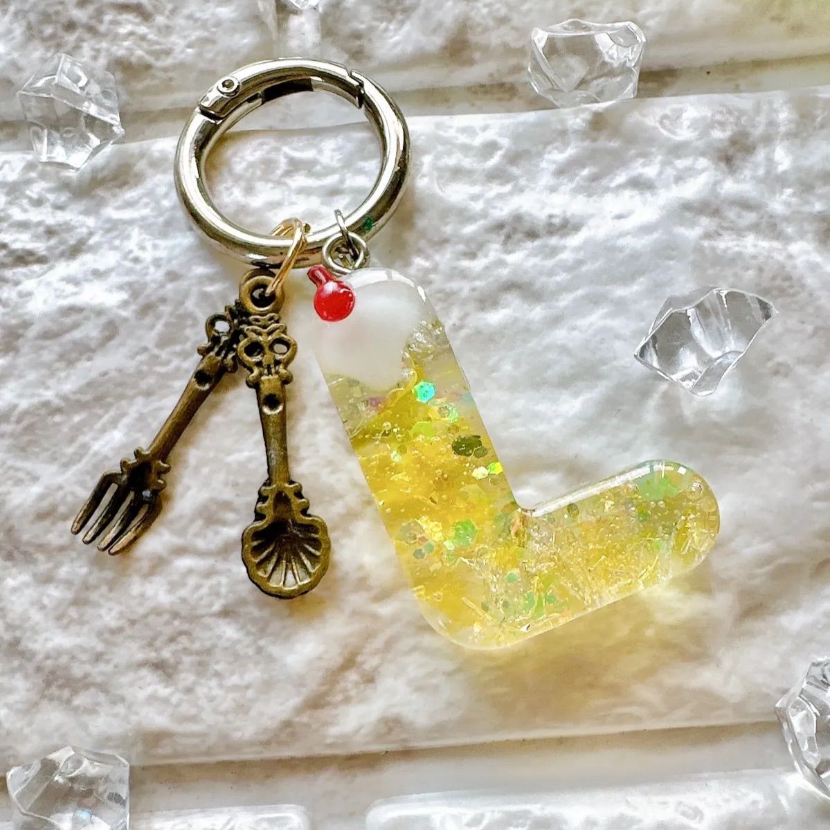 イニシャル キーホルダー【クリームソーダ】ハンドメイド レジン