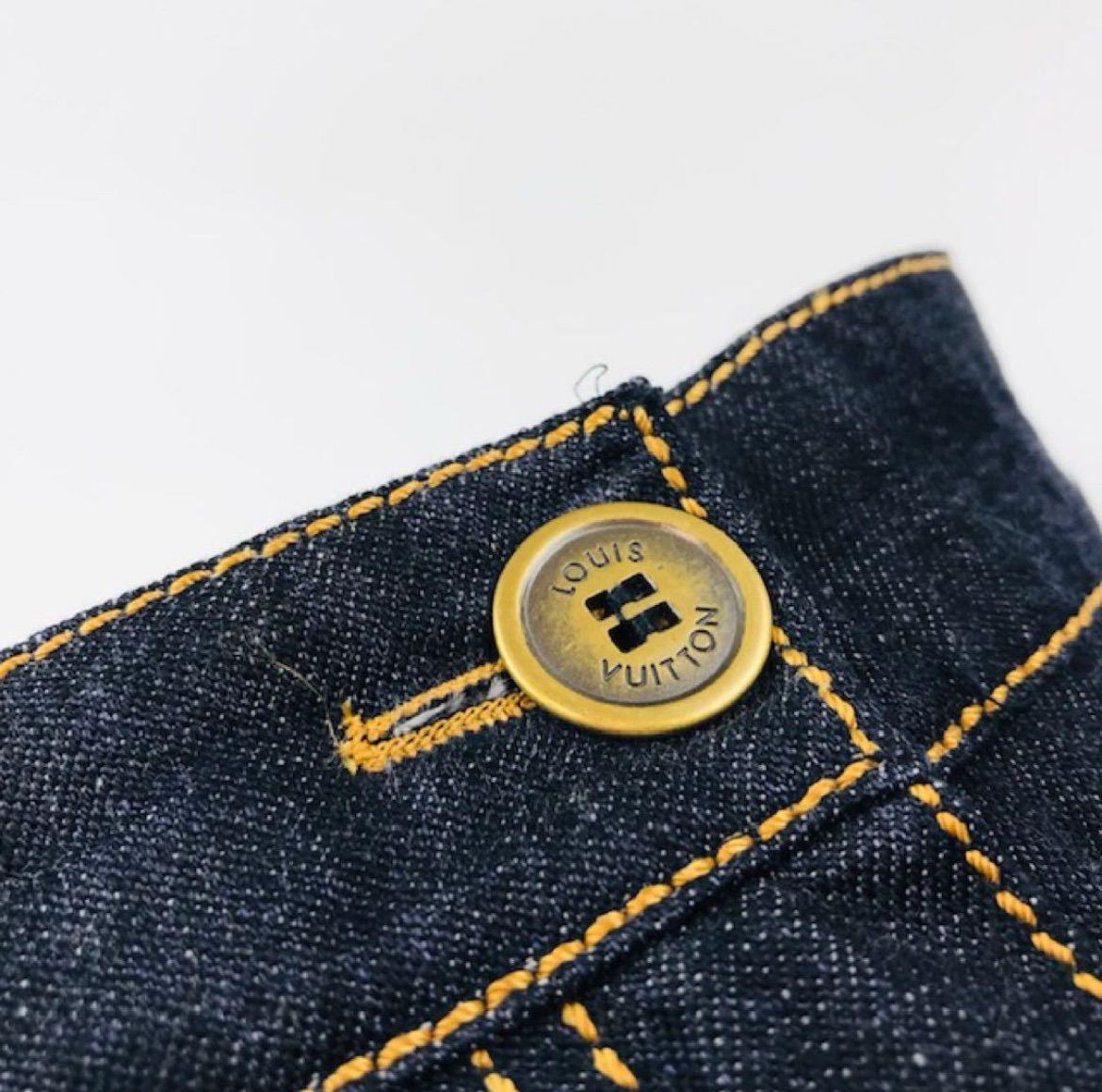 美品 LOUIS VUITTON・ルイヴィトン レディース ブランドロゴ刺繍ボタン