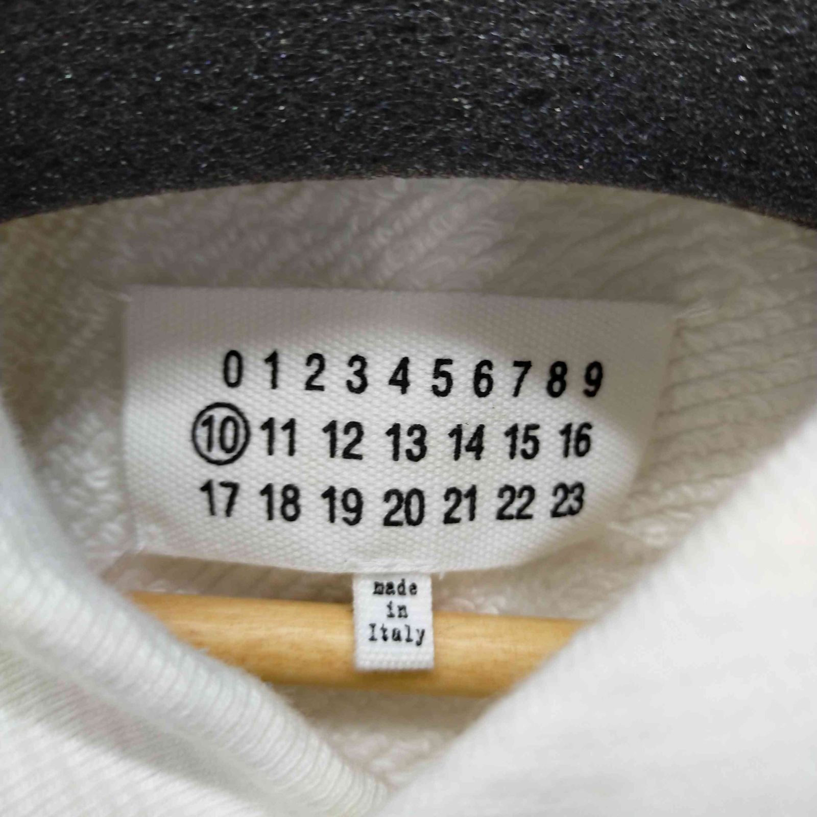 【超人気モデル】メゾンマルジェラ♧デジタルカレンダーロゴ刺繍パーカー　四つタグ Maison Margiela Diagonal Calendar TAG Hoodie│Ambiance