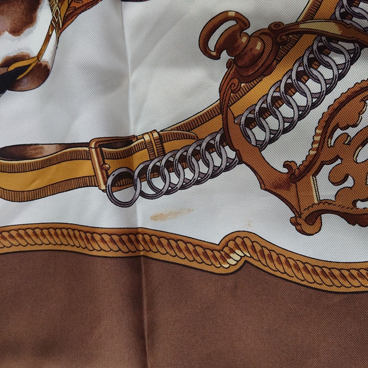 HERMÈS シルクスカーフ ホワイト・ブラウン 【公式通販】