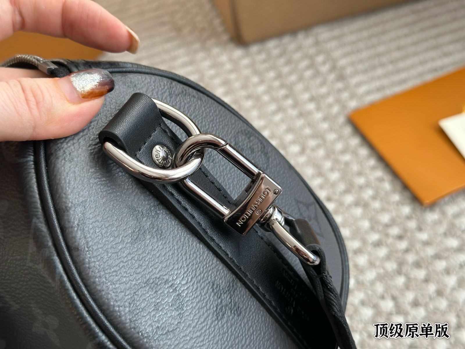 ルイ・ヴィトン X NIGO KEEPALL XS 牛革 ハンドバッグ 今日特価】Louis Vuitton X Nigo Keepall XS 21 Pillow Bag ルイ