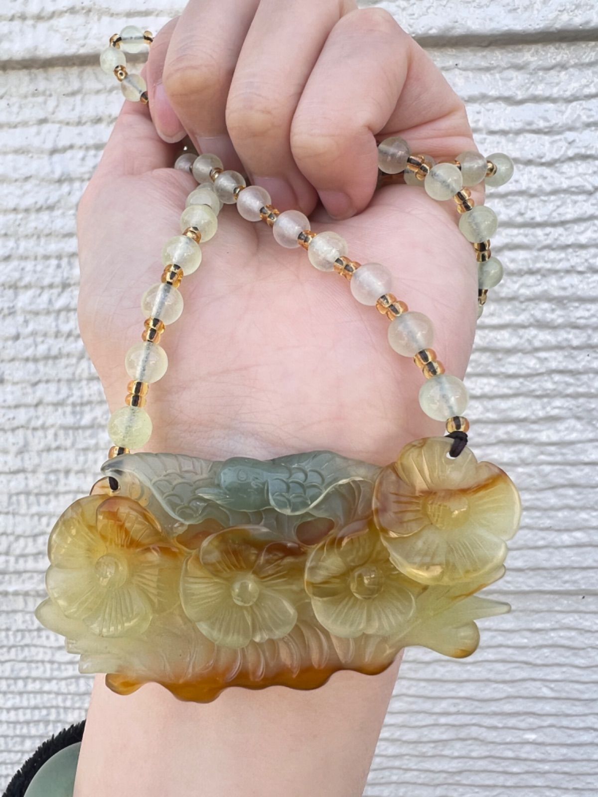天然岫岩玉梅の花と鳥の両面透かし彫りペンダン 花玉 精工彫刻 - メルカリ