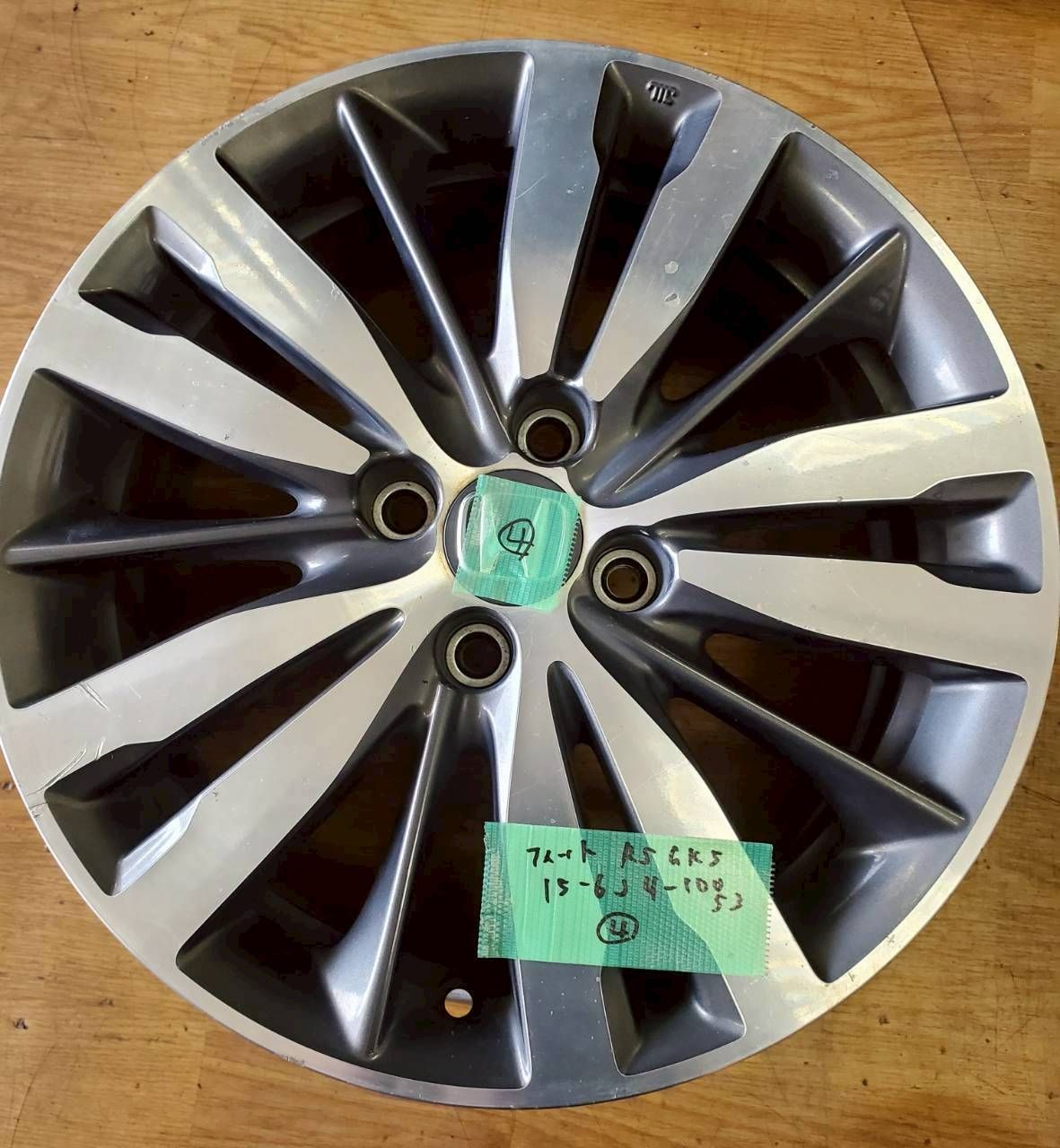 フィットRS GK5純正15インチ④