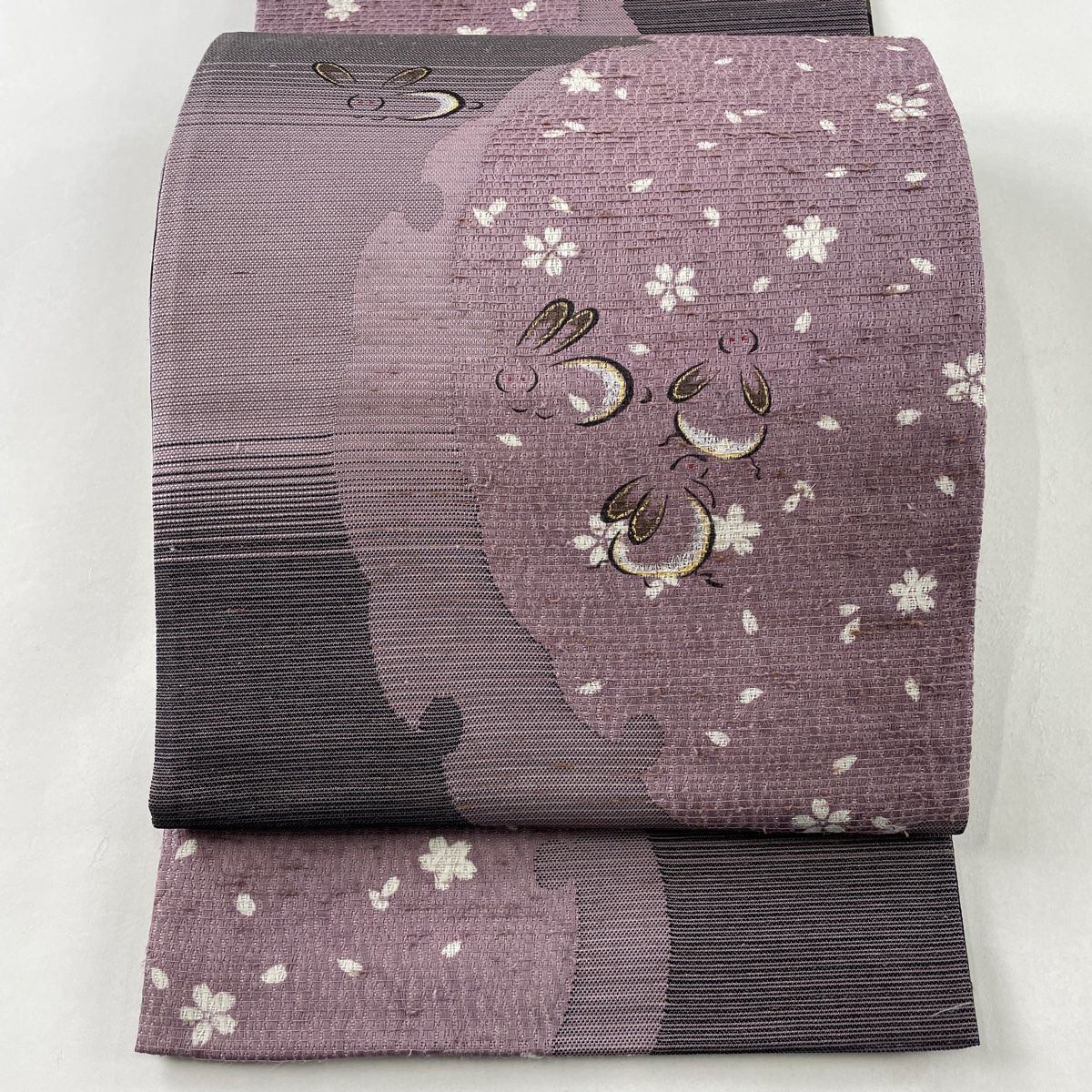 人気ブランド 袋帯 【中古 正絹 お太鼓柄 灰紫 金彩 銀糸 桜 うさぎ 名品 美品 着物・浴衣
