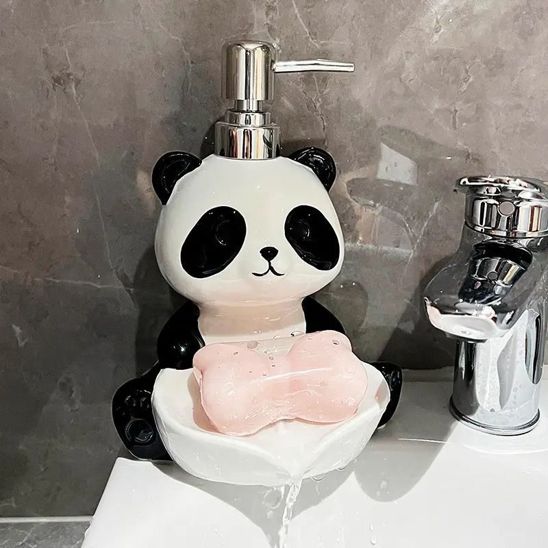 パンダのセラミック製ディスペンサー 380ml パンダ 動物 ソープディスペンサー ポンプボトル 液体石鹸 シャンプー ボディソープ ハンドソープ キッチン洗剤 インテリア雑貨 雑貨 インテリア小物 小物 かわいい h-079