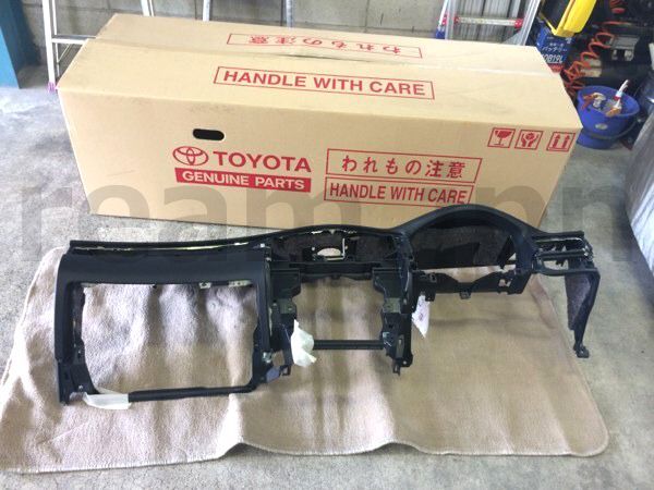 新品 トヨタ純正 18 180 クラウン アスリート ダッシュボード ゼロ