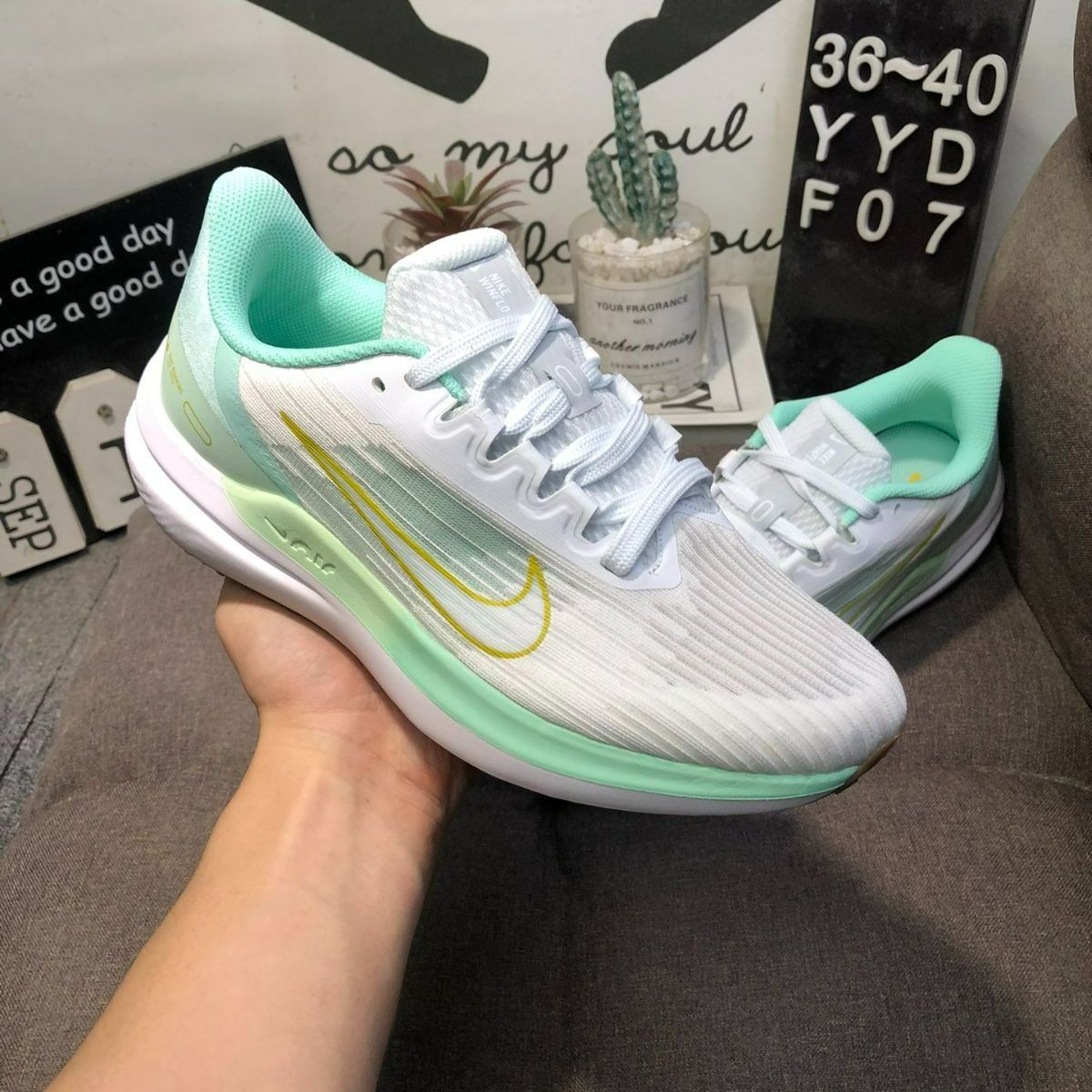 新品 未使用Nike Women's Air Zoom Winflo 9 Sport Gym Running Shoe DD8686-101 White/Green