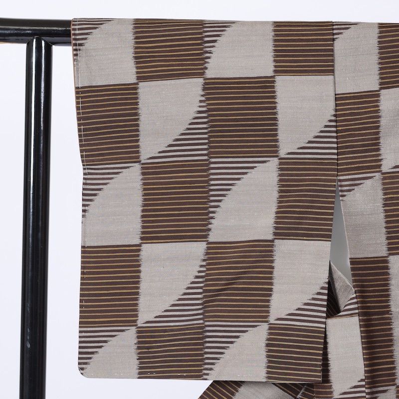 新品・未使用品　着物　白山紬　グレー　茶　　市松　横縞　/C1 新品・未使用品 着物 白山紬 グレー 茶 市松 横縞 /C1 - メルカリ