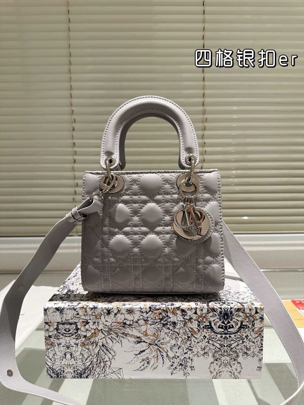 【格安・新品】総額15,000円以上★Dior★まとめ売り！おまけ付き 今日特価】Dior Lady Dior Lambskin Bag with Foldable Gift Box