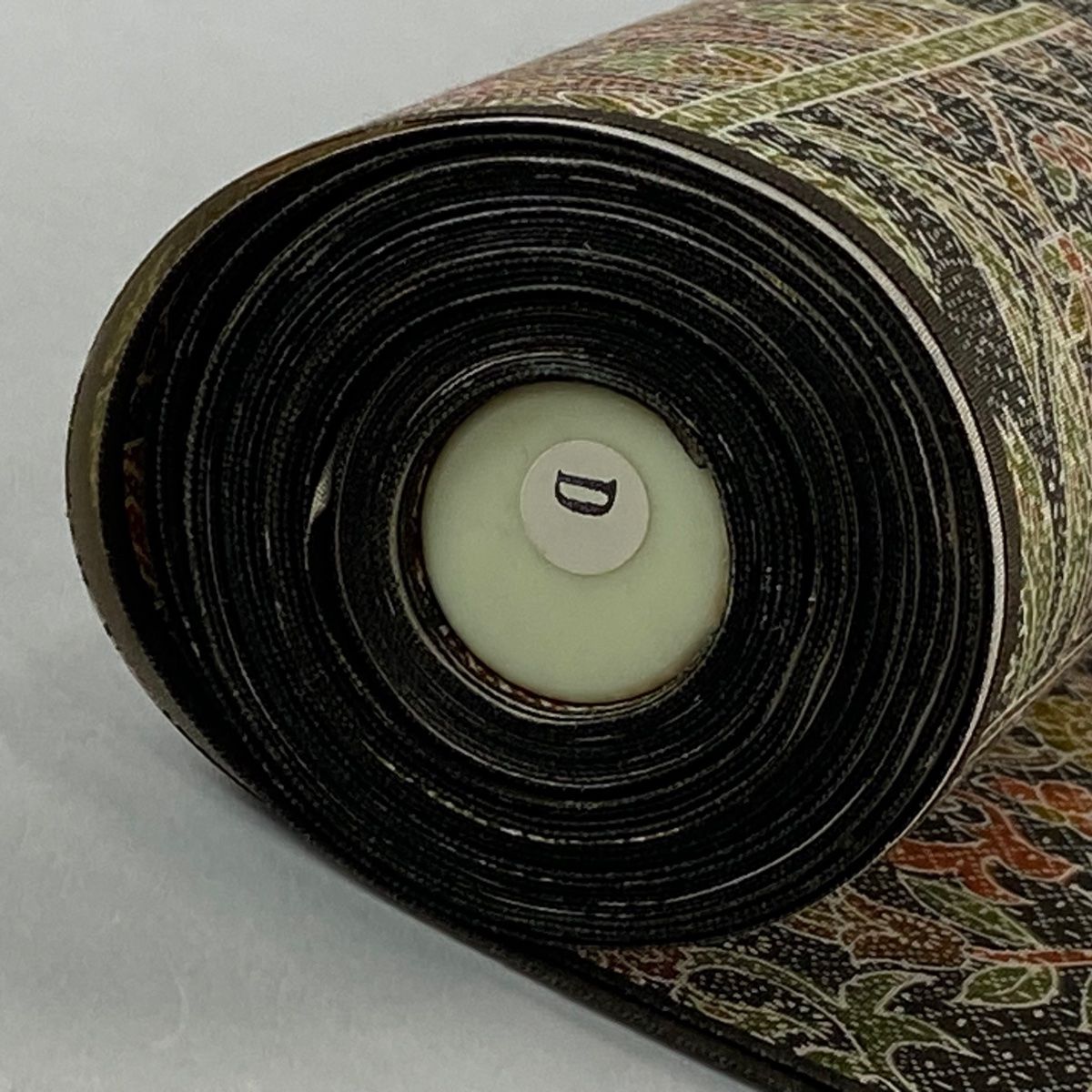 美品　越後紬　焦茶色地　十文字　草花 美品 越後紬 焦茶色地 十文字 草花
