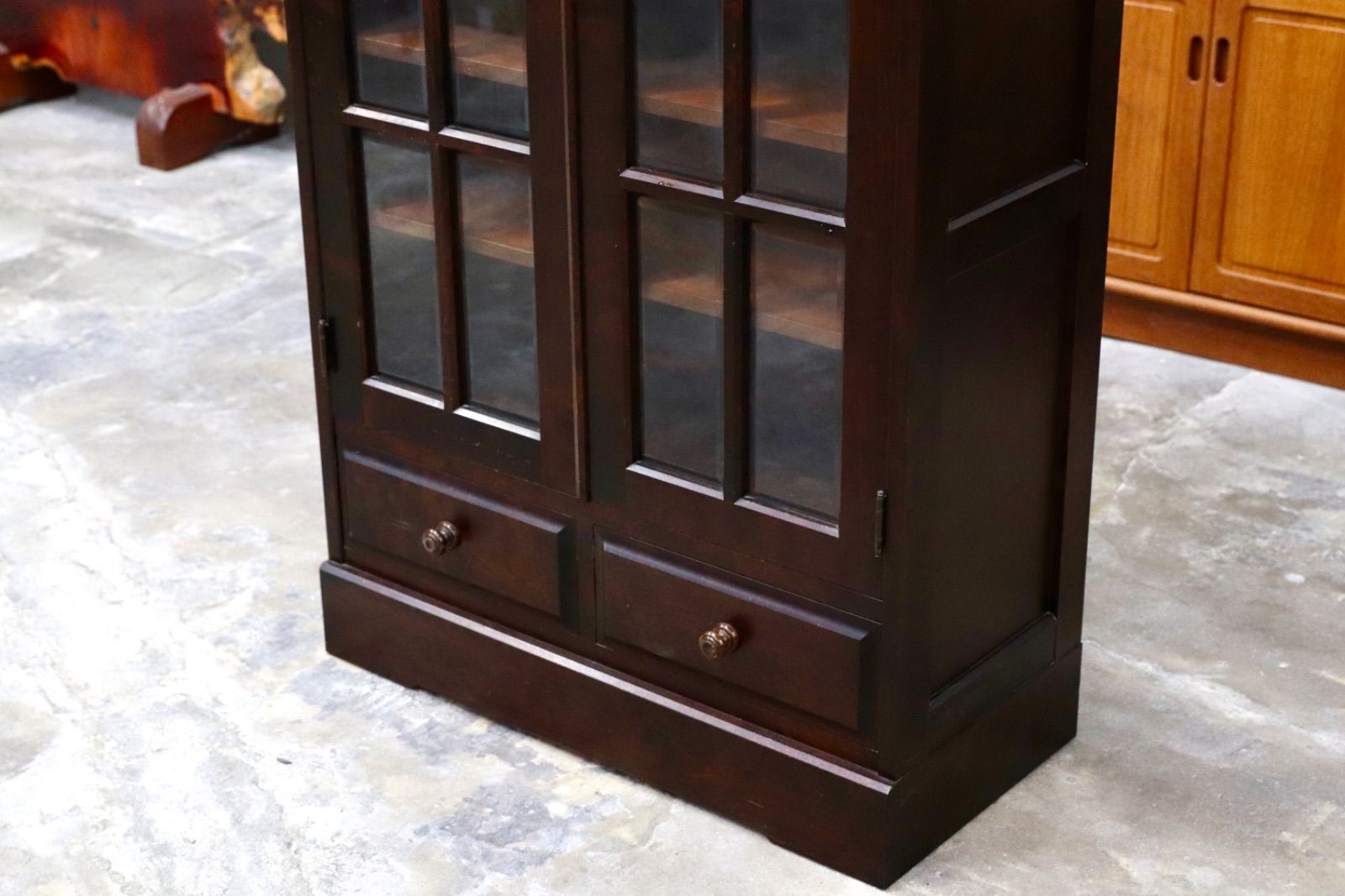 キャビネット 飾り棚