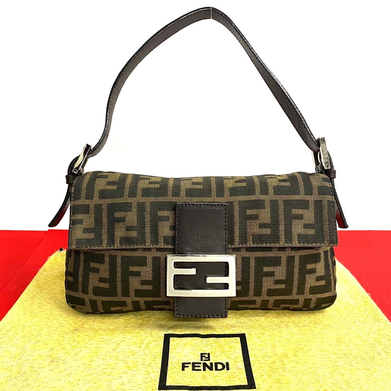 極 美品 FENDI フェンディ マンマバケット ズッカ 柄 FF ロゴ 極 美品 FENDI フェンディ マンマバケット ズッカ 柄 FF ロゴ