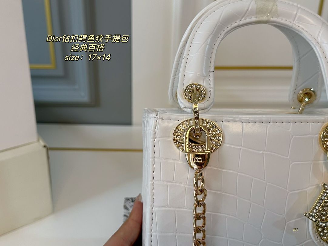Dior 満ストーンボタンのハンドバッグ