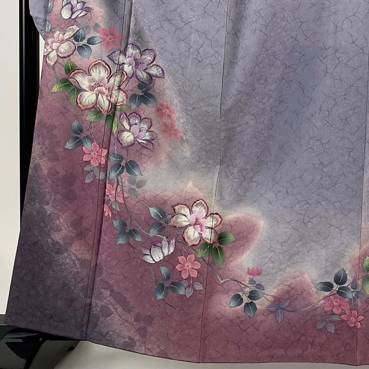 振袖 裄66 華やかな花柄 銀彩 素敵なデザイン 正絹 T-2047 振袖 身丈162.5cm 裄丈68cm L 袷 やまと 草花 刺繍 金銀彩 灰紫