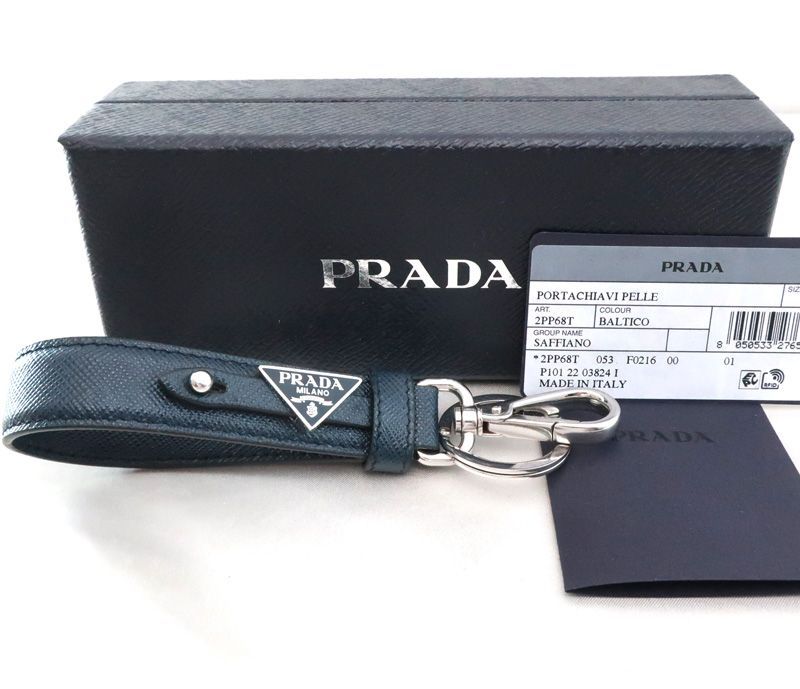 未使用 プラダ PRADA キーリング キーホルダー 三角メタル プレート