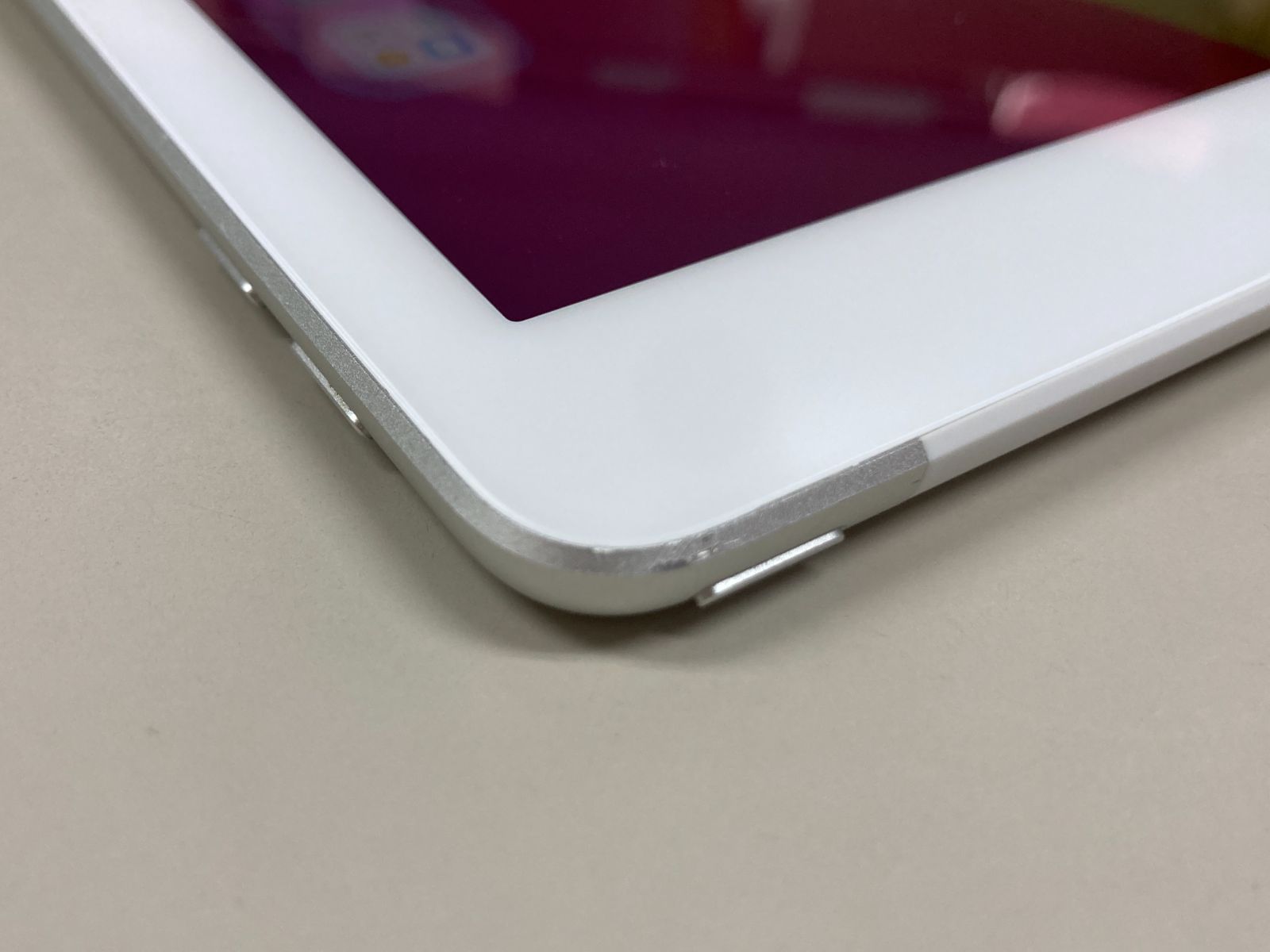 バッテリー82% SIMフリー apple iPad (第7世代) 32GB スペースグレイ