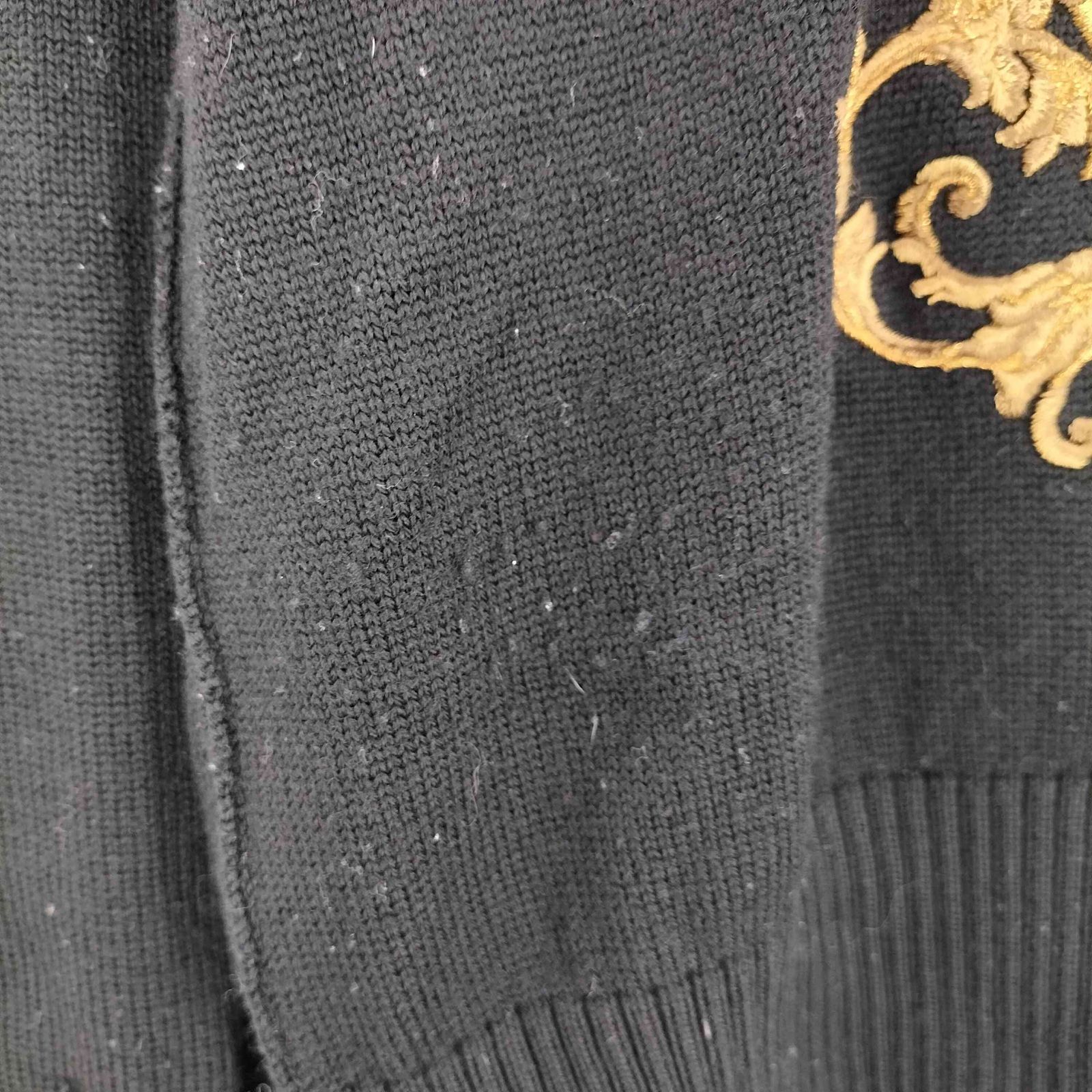 ゴールド刺繍 クルーネックニット