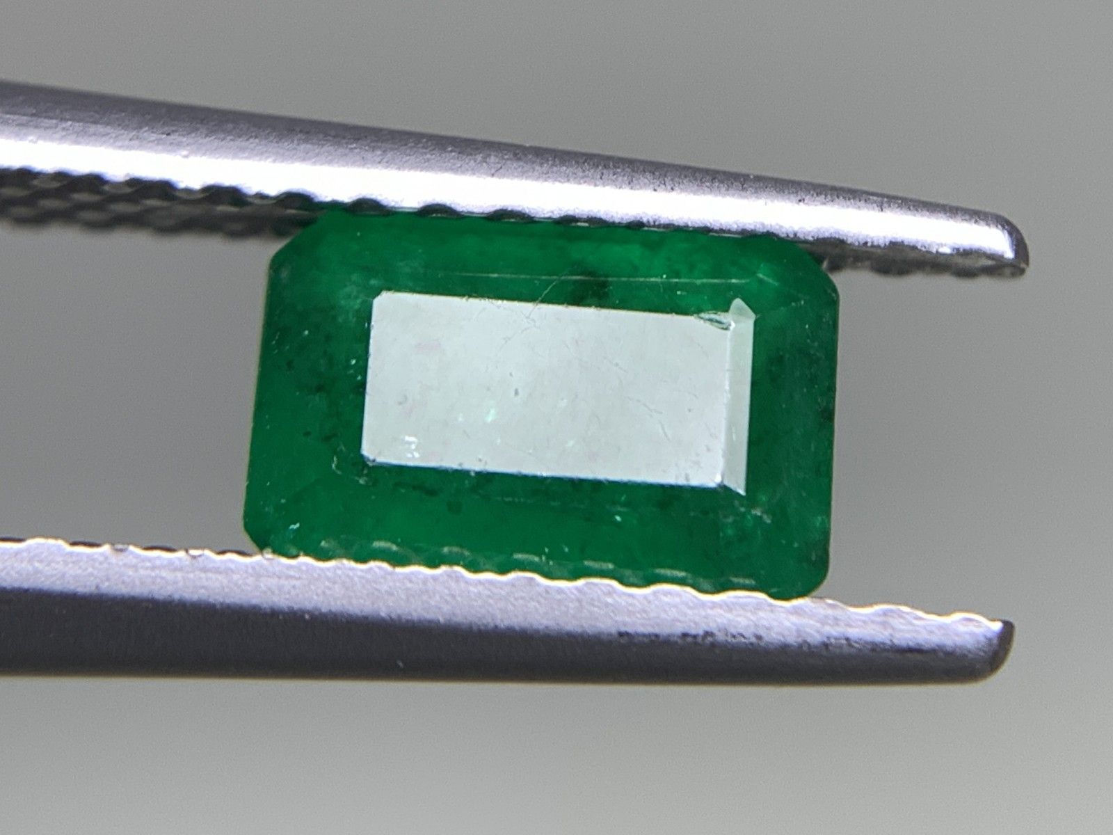 0.870ct 中央宝石ソーティング付き