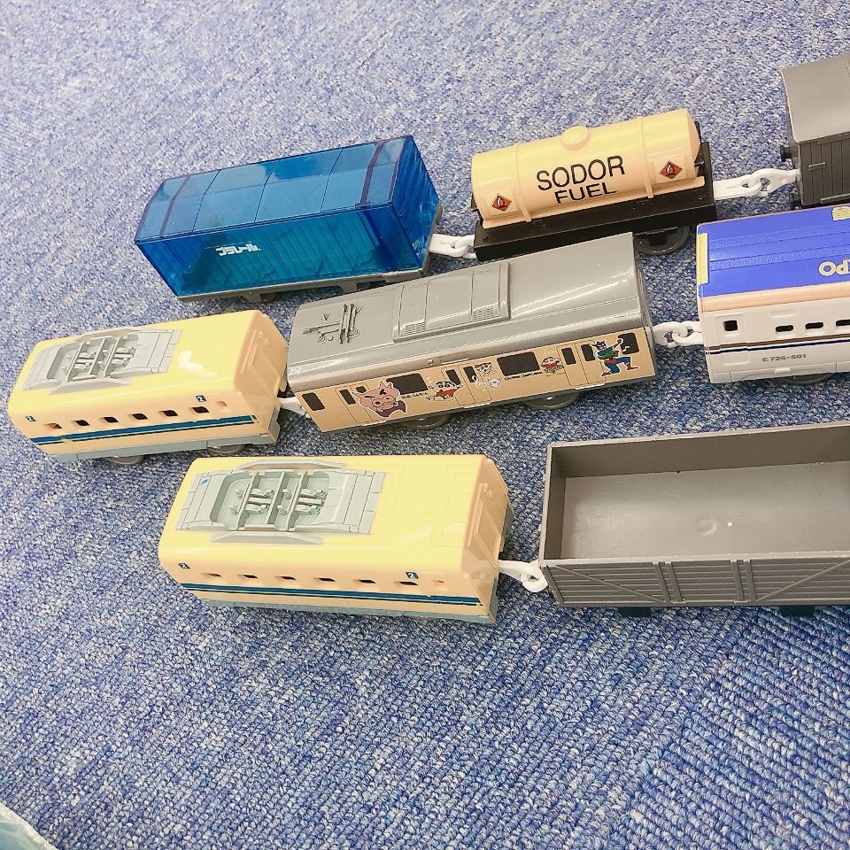 プラレール　まとめ売り プラレール まとめ売り 11種類33車体＋貨物車体のおまけ｜鉄道玩具