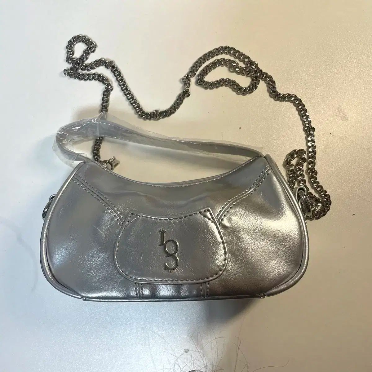 illigo(イルリゴ) シグニチャー ミニバッグ シルバー 新品 illigo(イルリゴ) シグニチャー ミニバッグ シルバー 新品