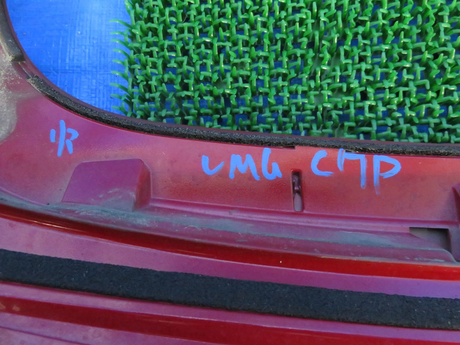 SFC2431 スバル レヴォーグ VM4 VMG 純正 リアウイング ルーフスポイラー C7P 赤 ライトニングレッド