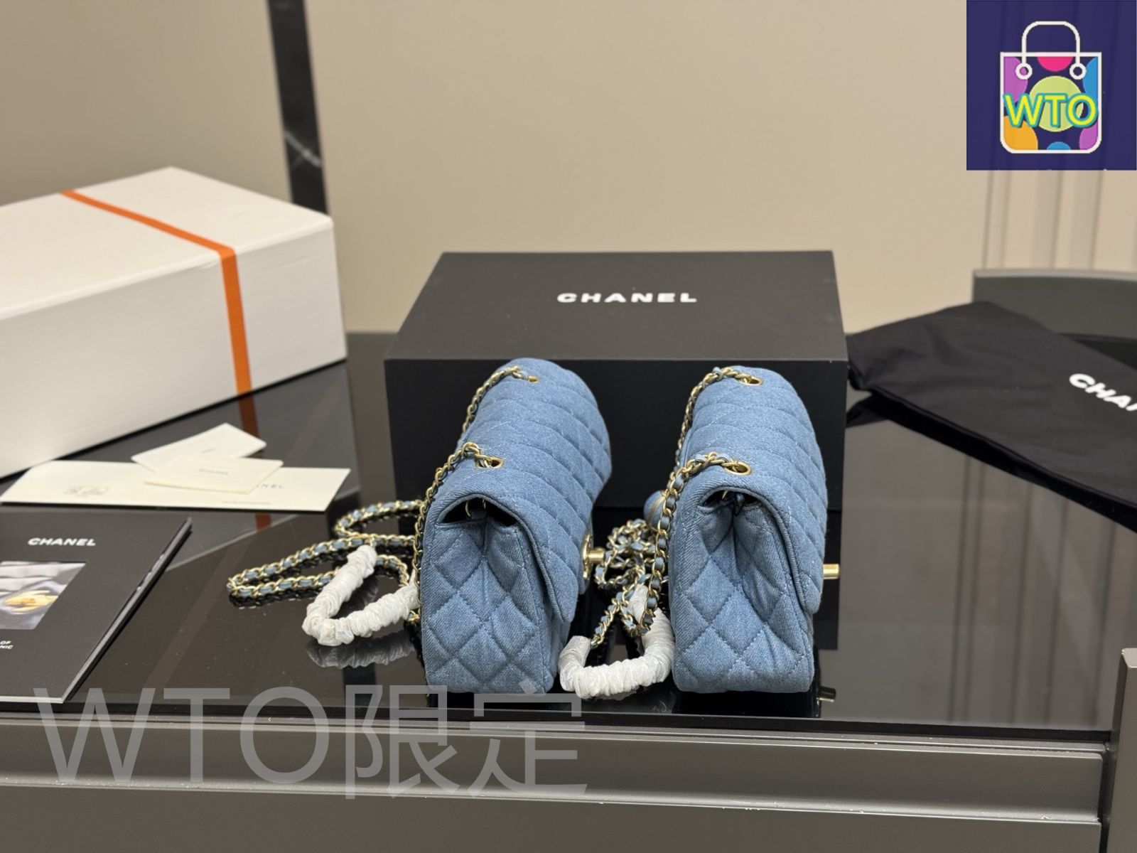 25C CHANEL CC デニムフラップバッグ 20cm Chanel 25 small handbag, Washed denim & gold-tone metal