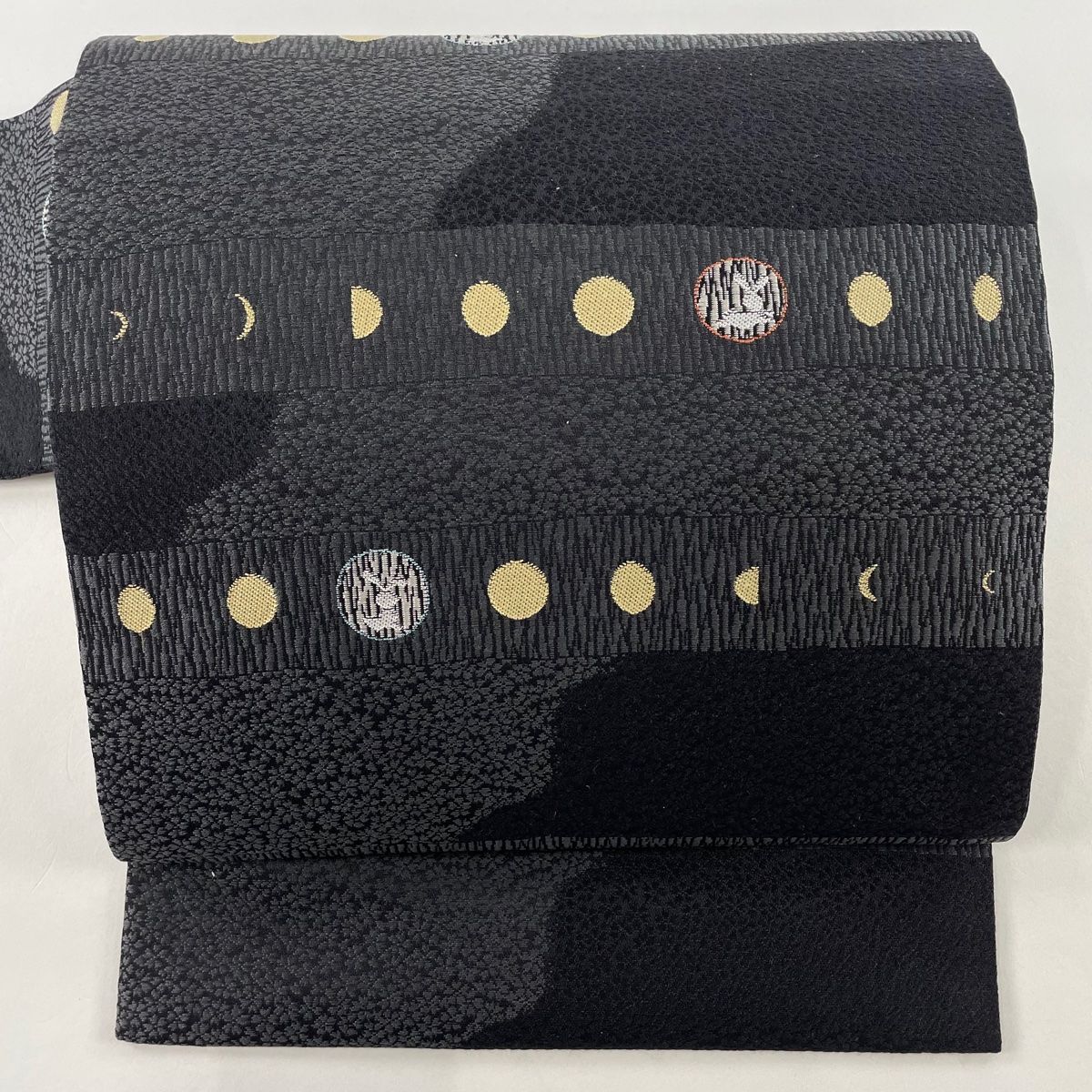 名古屋帯 名品 うさぎ 月の満ち欠け 黒灰 正絹 【中古】 - メルカリ